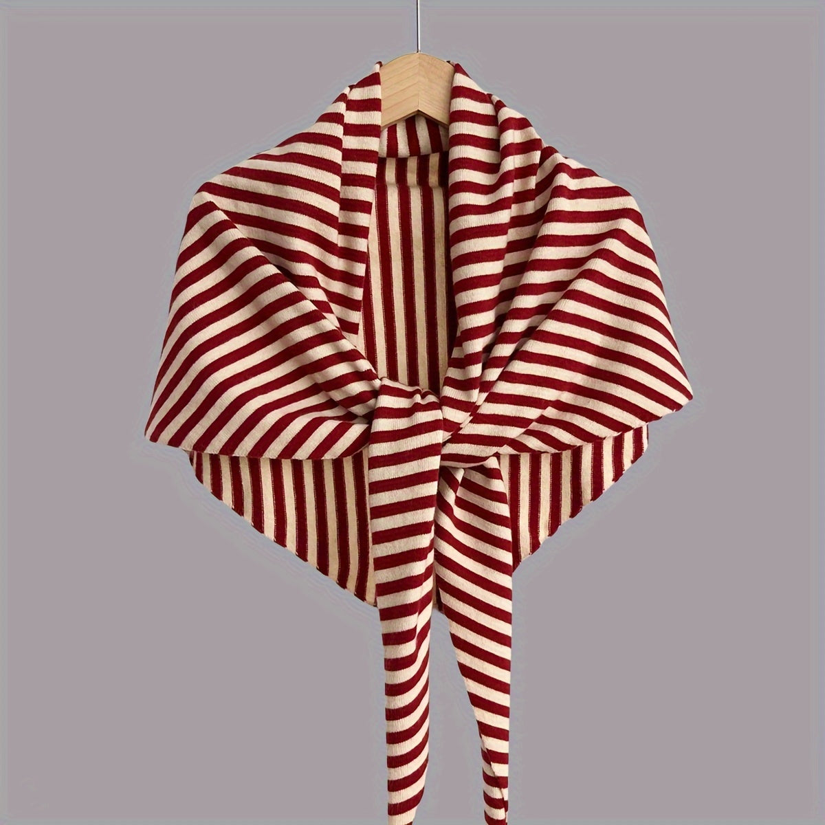 Großes gestreiftes Dreickstuch aus Wolle