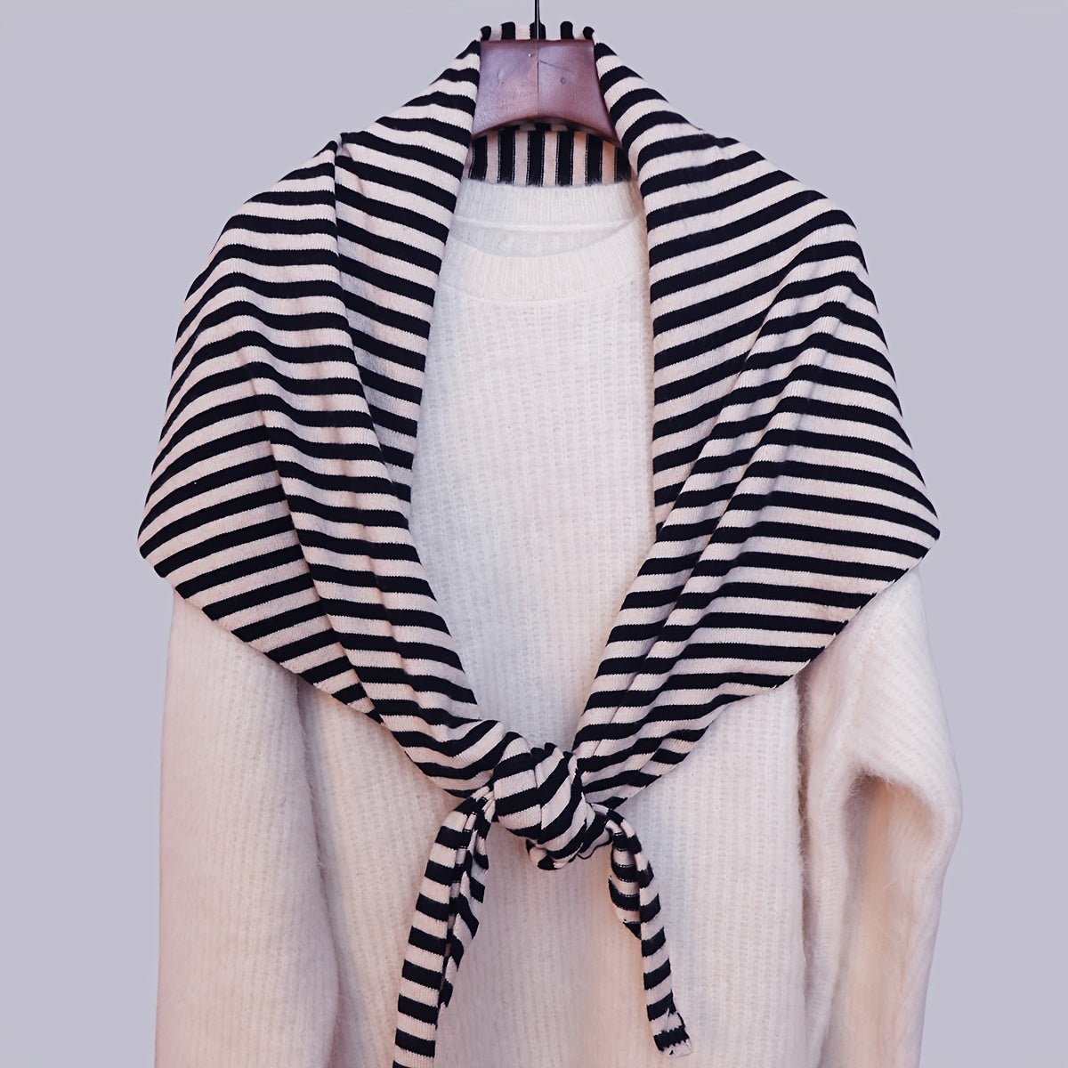 Großes gestreiftes Dreickstuch aus Wolle