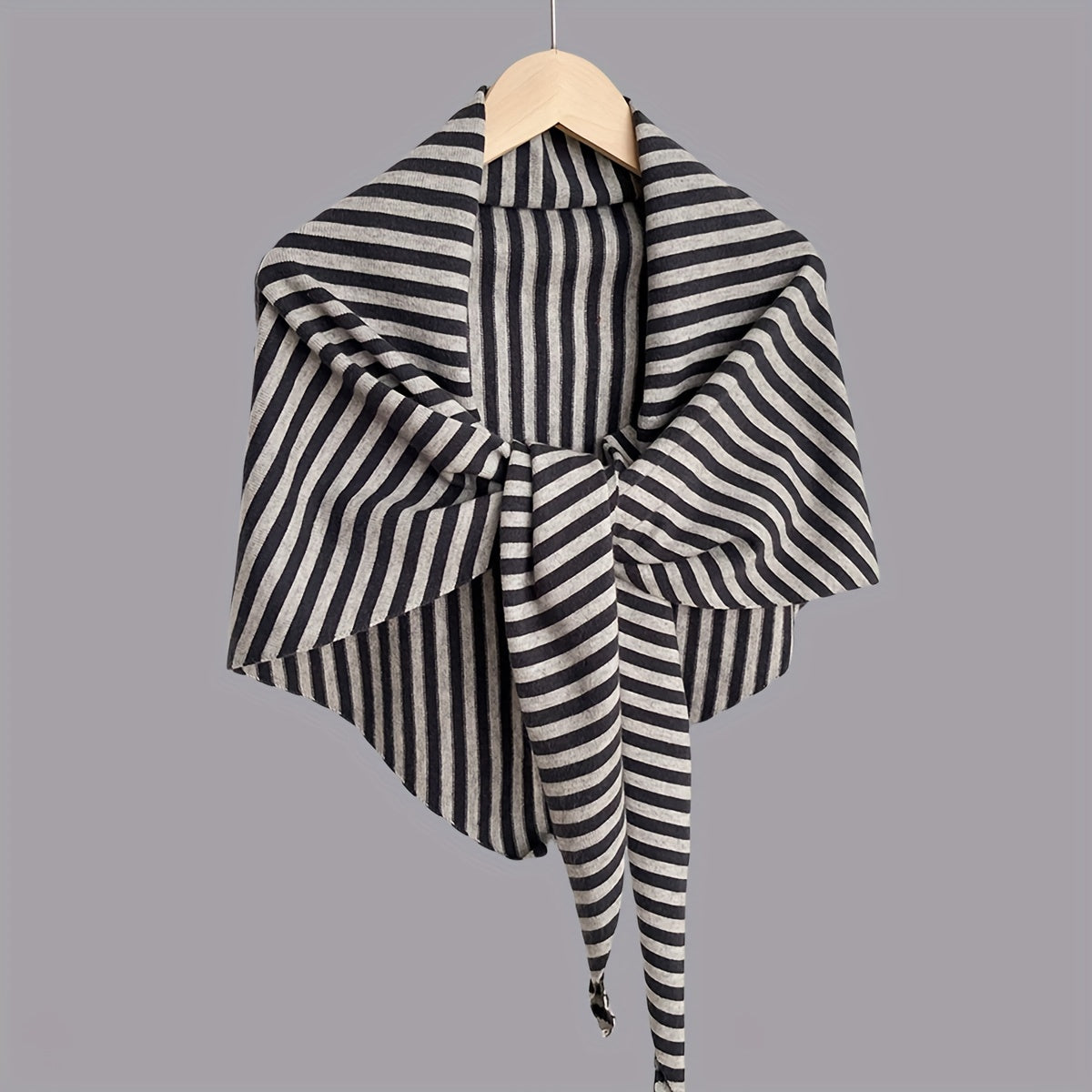 Großes gestreiftes Dreickstuch aus Wolle